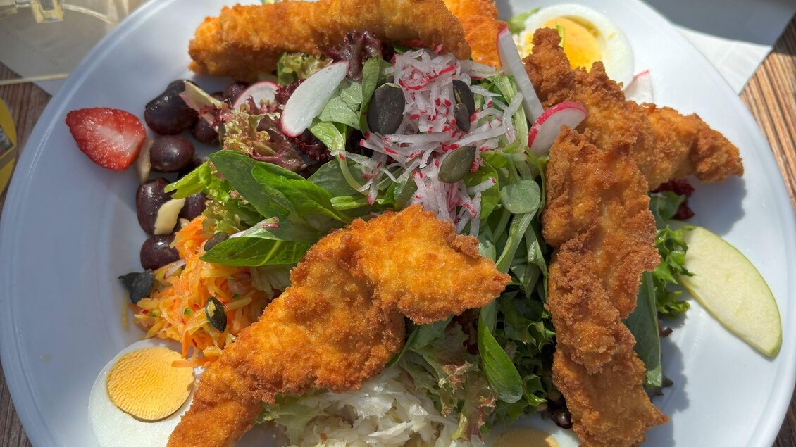 GasthausBachwirt-Backhendlsalat-Murtal-Steiermark | © Selina Senft