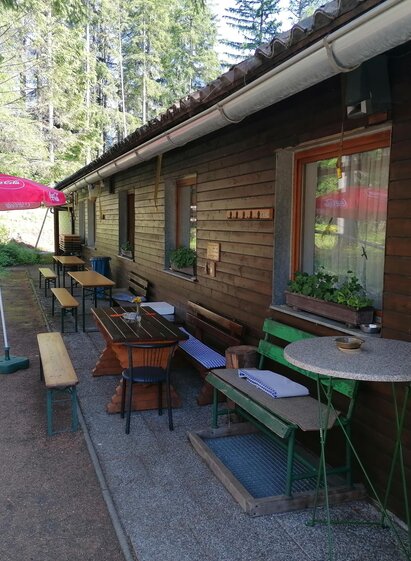 Gastgarten im Wald | Robert Hautz | © Gasthaus Fuchsbau