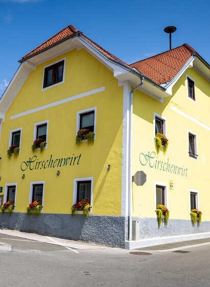 Hirschenwirt Außenansicht | Tom Lamm | © Tourismusverband Murau