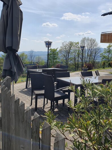 Terrace at the Panoramastüberl in Schwaighof | © Oststeiermark Tourismus
