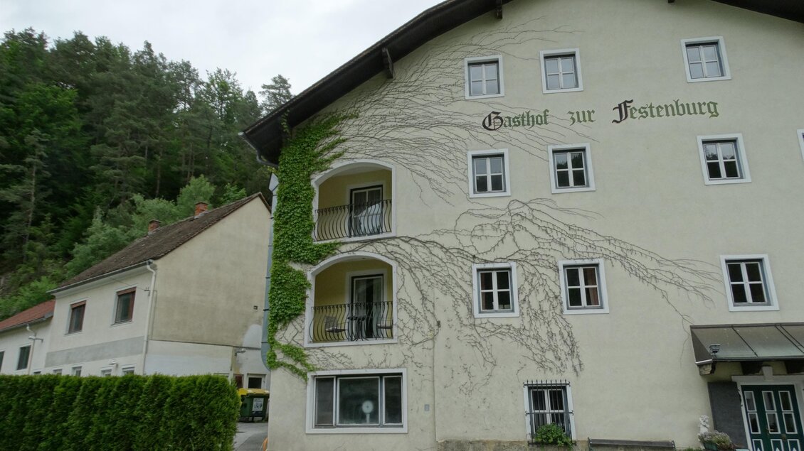 Aussenansicht des Gasthofs Lang zur Festenburg. | © Oststeiermark Tourismus