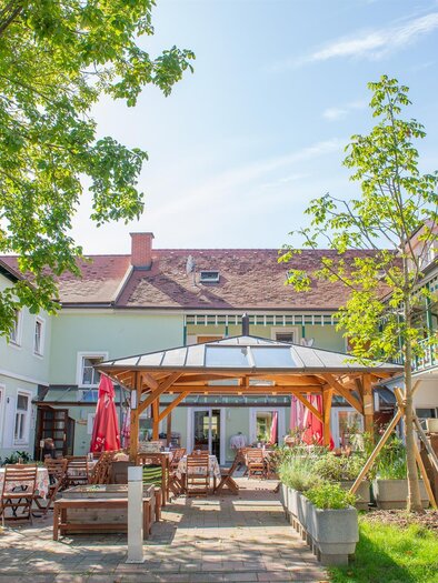 GH-Restaurant Hubmann_Haus Garten_Oststeiermark | © Gasthof-Restaurant Hubmann/Helmut Schweighofer