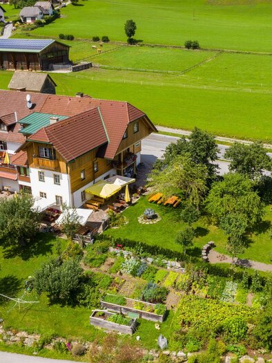 A beautiful house with a large garden and playground. Surrounded by the green landscape and a quiet street. | © Tourismusverband Murau
