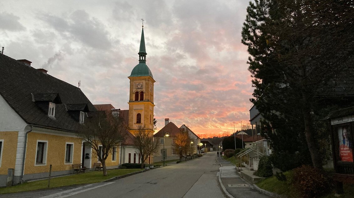 Ortsdurchfahrt mit Kirche. | © Martin Ziegerhofer