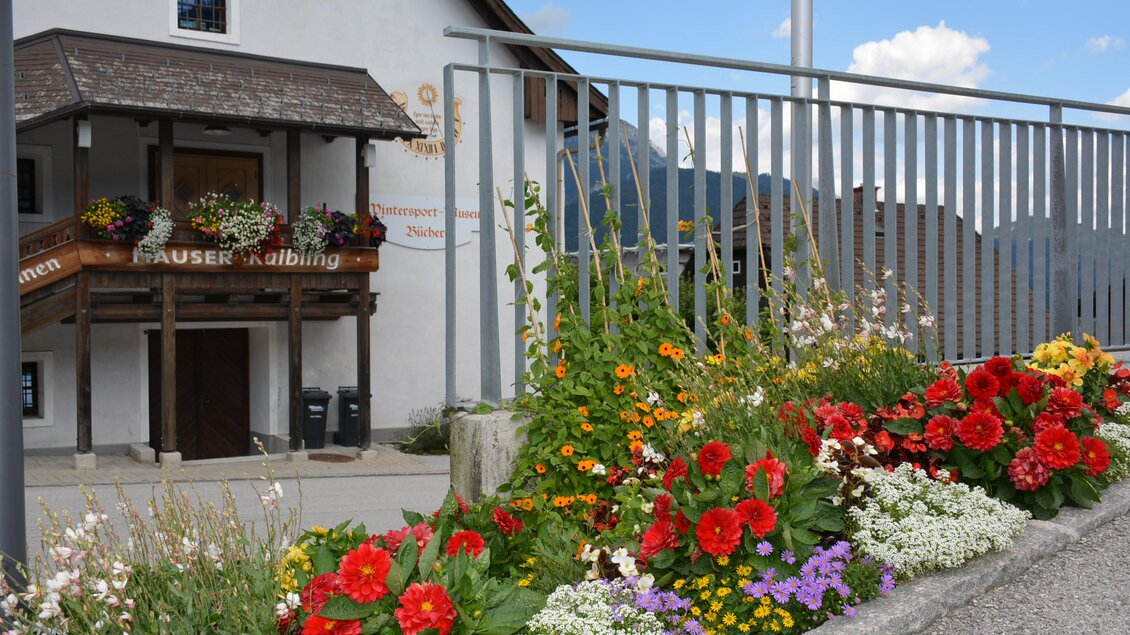 Bücherei Blumenbeet | © Marktgemeinde Haus