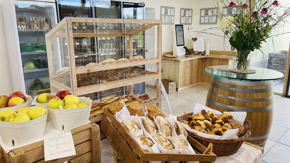 frische Backwaren/Obst | © Weinbau Lorenzer/Robert Lorenzer