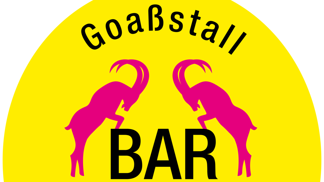 Ein rundes Schild mit einem gelben Hintergrund. Es zeigt die Aufschrift "Goaßstall BAR" und zwei rosafarbene Ziegen. | © Schlosshotel Seewirt