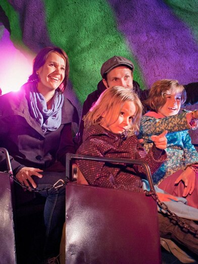 Familienfahrt mit der Grazer Märchenbahn im Schlos | © una-Grafik Krausz | © una-Grafik Krausz