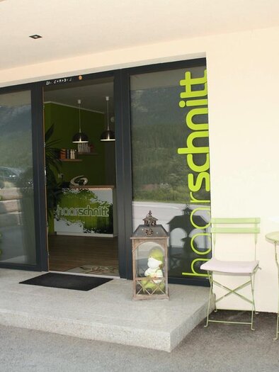 Friseursalon - Eingang | © Haarschnitt