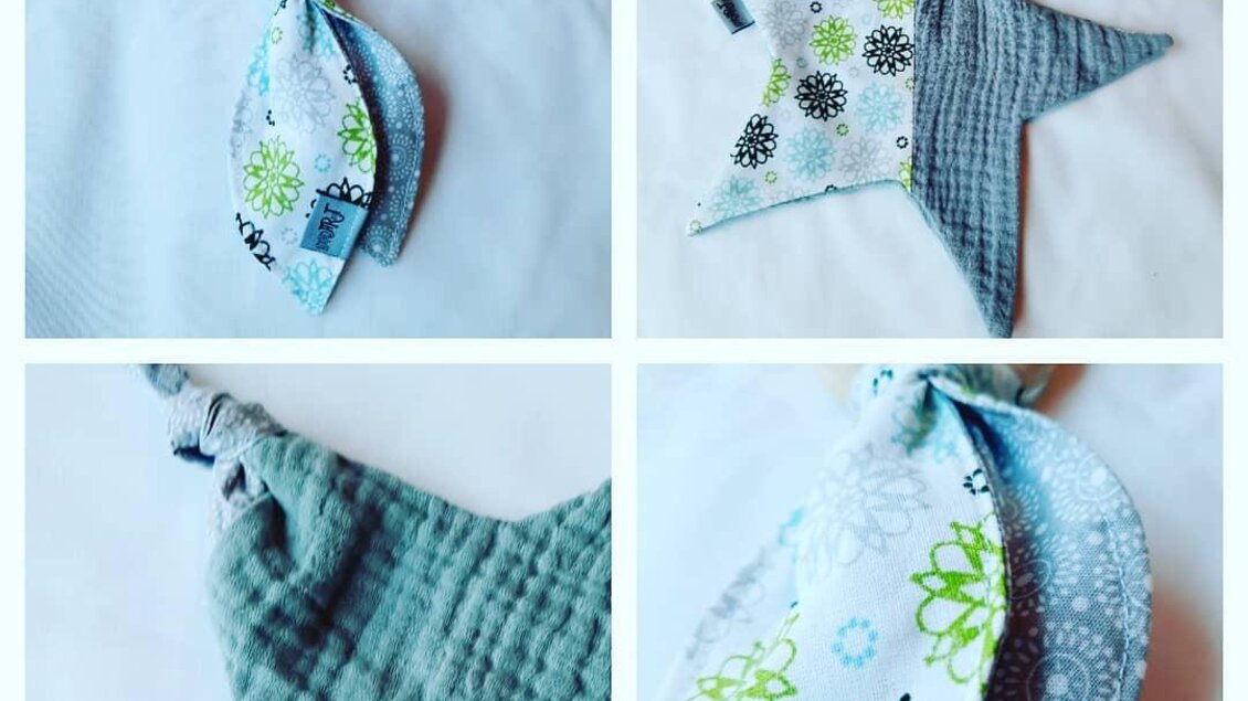 Verschiedene Babyspielzeuge aus weichem Stoff. Enthält einen Holzring und farbenfrohe, gemusterte Tücher in Form eines Sterns und einer Spitze. | © Handarbeit Babsl näht