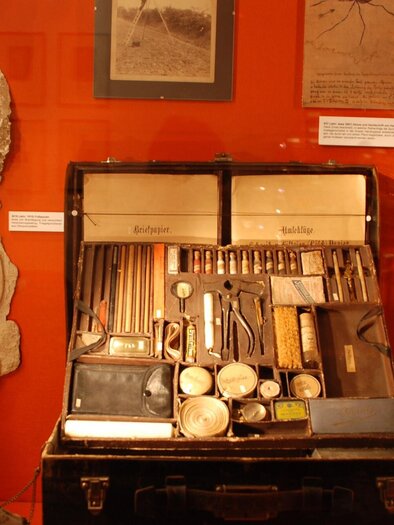 Historischer Spurensicherungskoffer mit Werkzeugen im Kriminalmuseum Graz  | © Hans Gross Kriminalmuseum-Universitätsmuseum