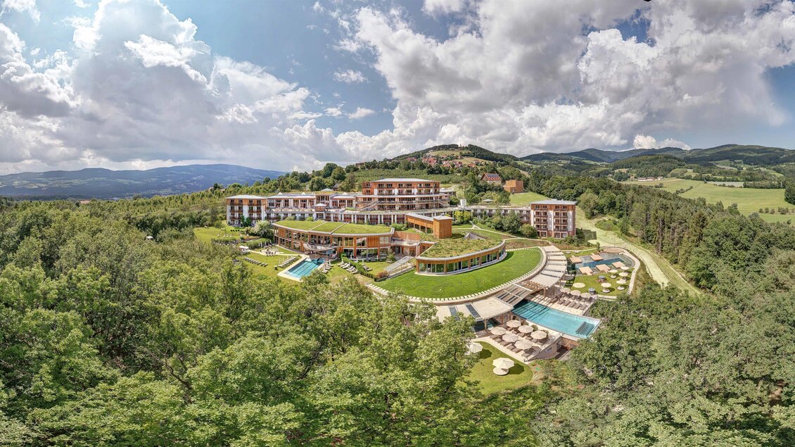 Hotel RETTER Bio-Natur-Resort_Luftaufnahme_Oststmk | © Sven Posch