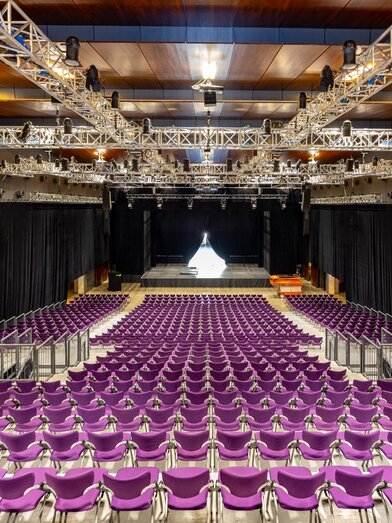 Bühne und Zuschauerraum der Helmut List Halle Graz | © Graz Tourismus-Harry Schiffer | © Graz Tourismus-Harry Schiffer