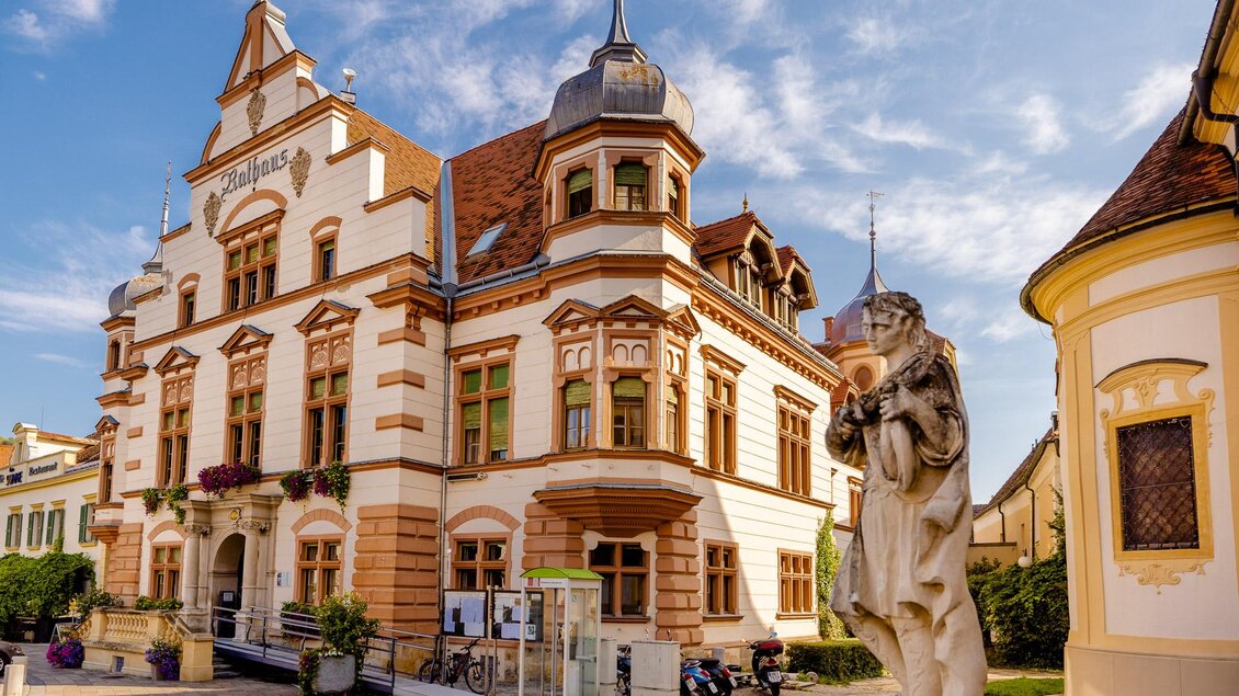Hauptplatz Hartberg_Rathaus_Oststeiermark | © Kleine Historische Städte Österreichs
