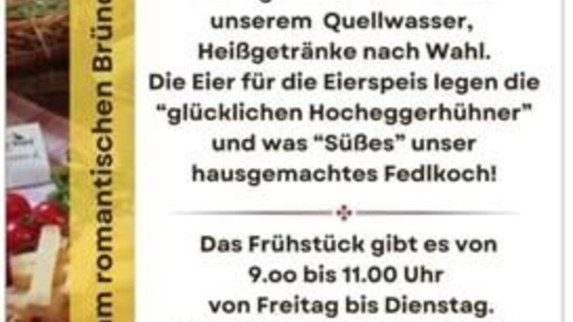 Ein einladendes Frühstücksangebot mit Bauernbrot, Aufschnitt und Marmelade ist auf dem Bild zu sehen. Die Jausenstation Hocheggerhof lädt ab Freitag bis Dienstag zu einem gemütlichen Frühstück ein.