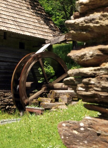 Hornschmied mill_water wheel_Eastern Styria | Tourismusverein Miesenbach, Studio Fotogen | © Hornschmied Mühle Miesenbach