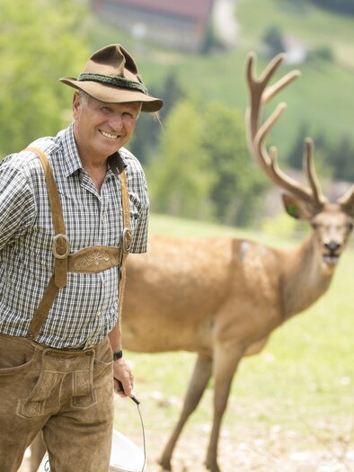 Hotel Muhr_Deer Feeding_Eastern Styria | © Karl Schrotter