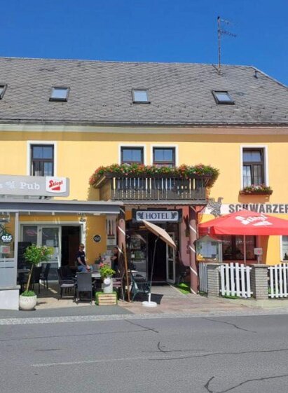 Gastgarten beim Restaurant Schwarzer Adler | © Hotel Schwarzer Adler