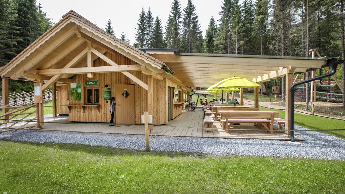 Jausnerei_Terrasse_Oststeiermark | © Almerlebnispark Teichalm