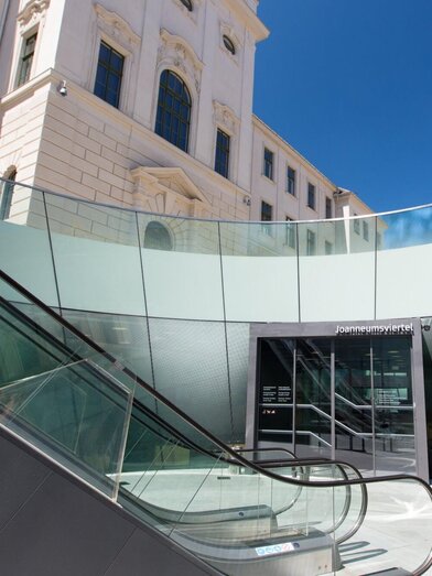 Eingang ins Joanneumsviertel Graz – Kulturzentrum | © Graz Tourismus-Harry Schiffer | © Graz Tourismus-Harry Schiffer