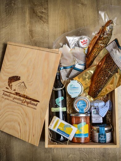 Jobi Ab Hof Verkauf_Delikatessenbox_Eastern Styria | © Forellenhof Joglland | Kurt Elmleitner | © Forellenhof Joglland