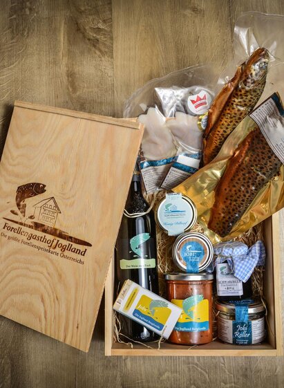 Jobi Ab Hof Verkauf_Delikatessenbox_Oststeiermark | Kurt Elmleitner | © Forellenhof Joglland