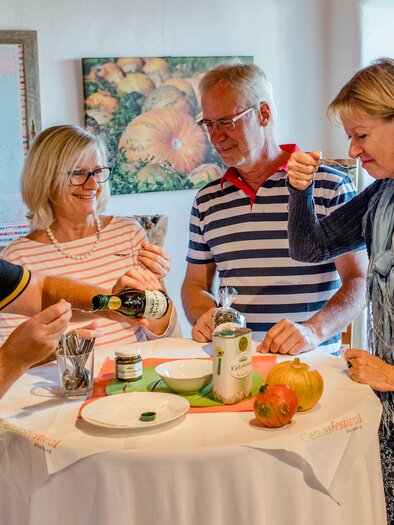 Kernöl-Verkostung | © Kürbishof Koller