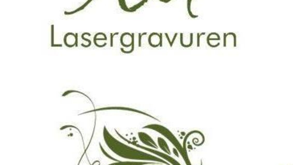 Logo für KM Lasergravuren mit einer elegant gestalteten Pflanze. Die Farben sind grün und weiß, was eine frische Ausstrahlung hat. | © KM Lasergravuren