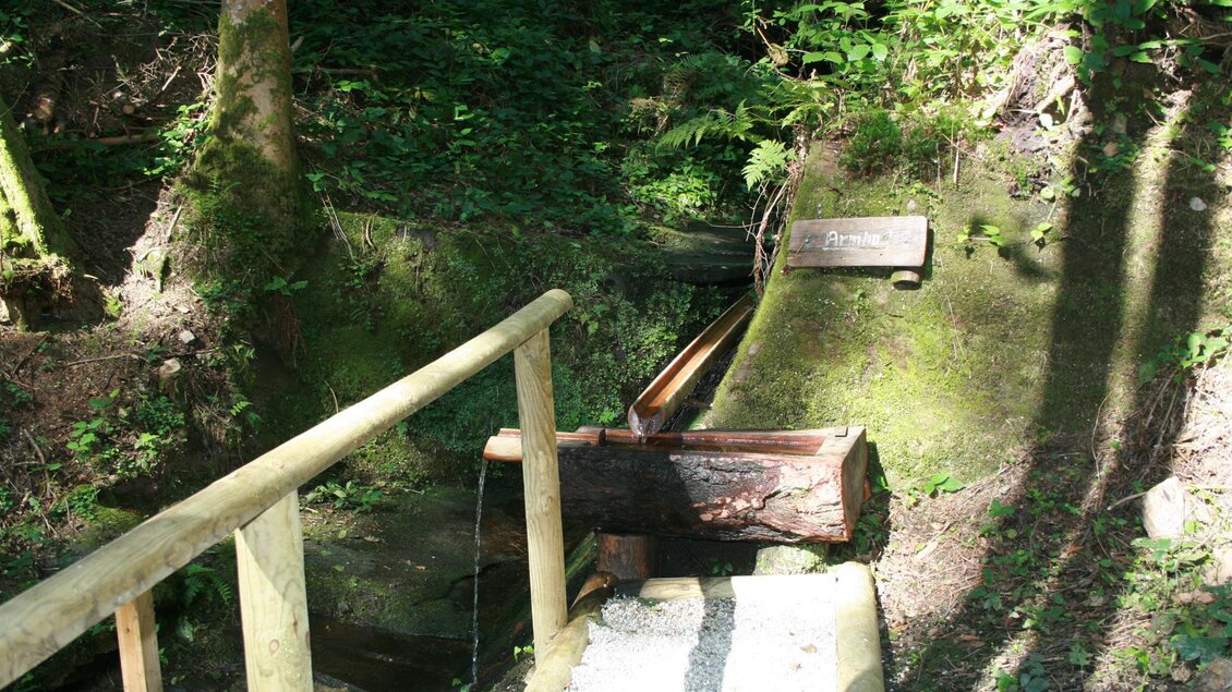 Barfuß über Kies und dann ins Wasse, Kneippstelle | © TV Südsteiermark - Schilcherland