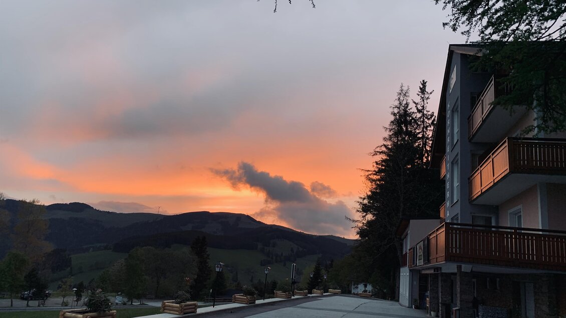 Kornreitherhaus_Sonnenuntergang_Oststeiermark | © Konreitherhaus