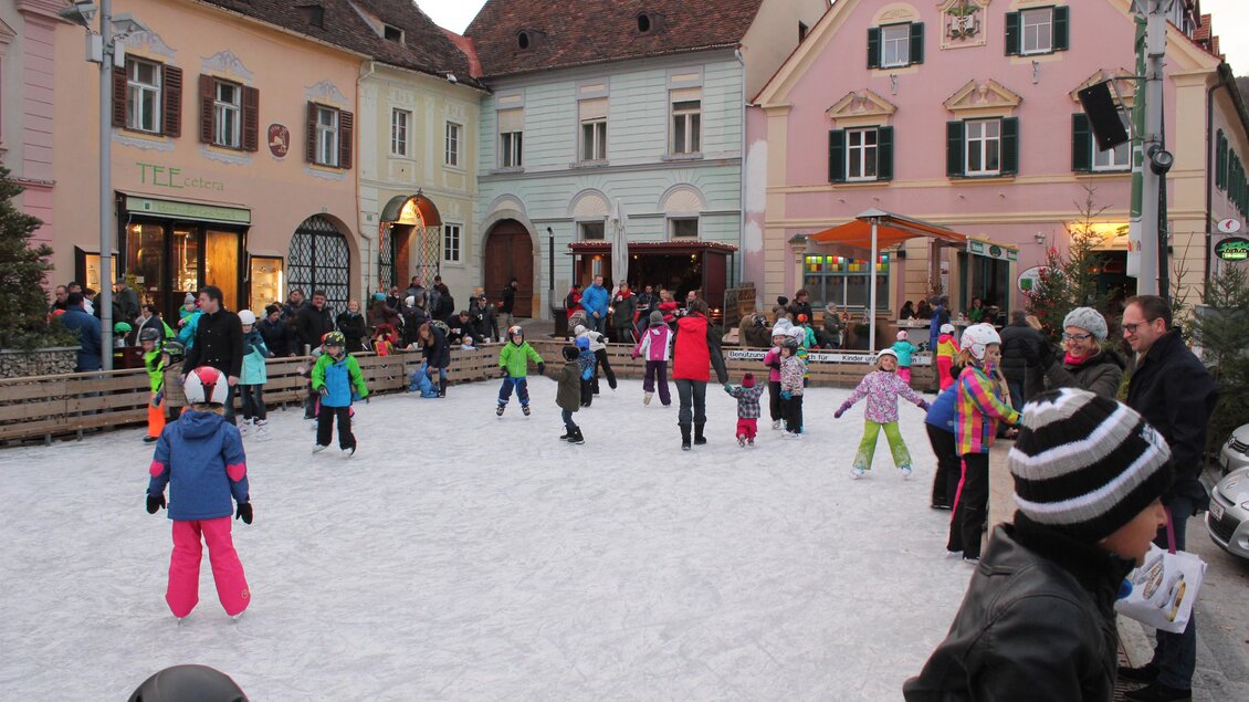 Kunsteislaufplatz Hartberg_Kinder_Oststeiermark | © Barbara Stumpf
