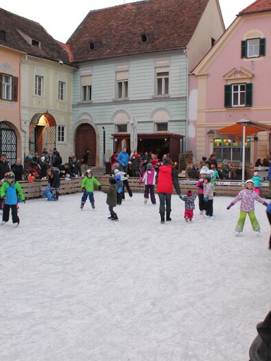 Artificial ice rink Hartberg_Children_Eastern Styria | © Barbara Stumpf