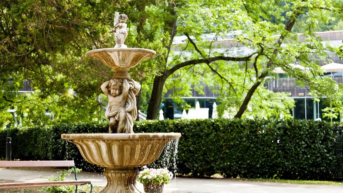 Brunnen im Park | ©  Thermen- & Vulkanland