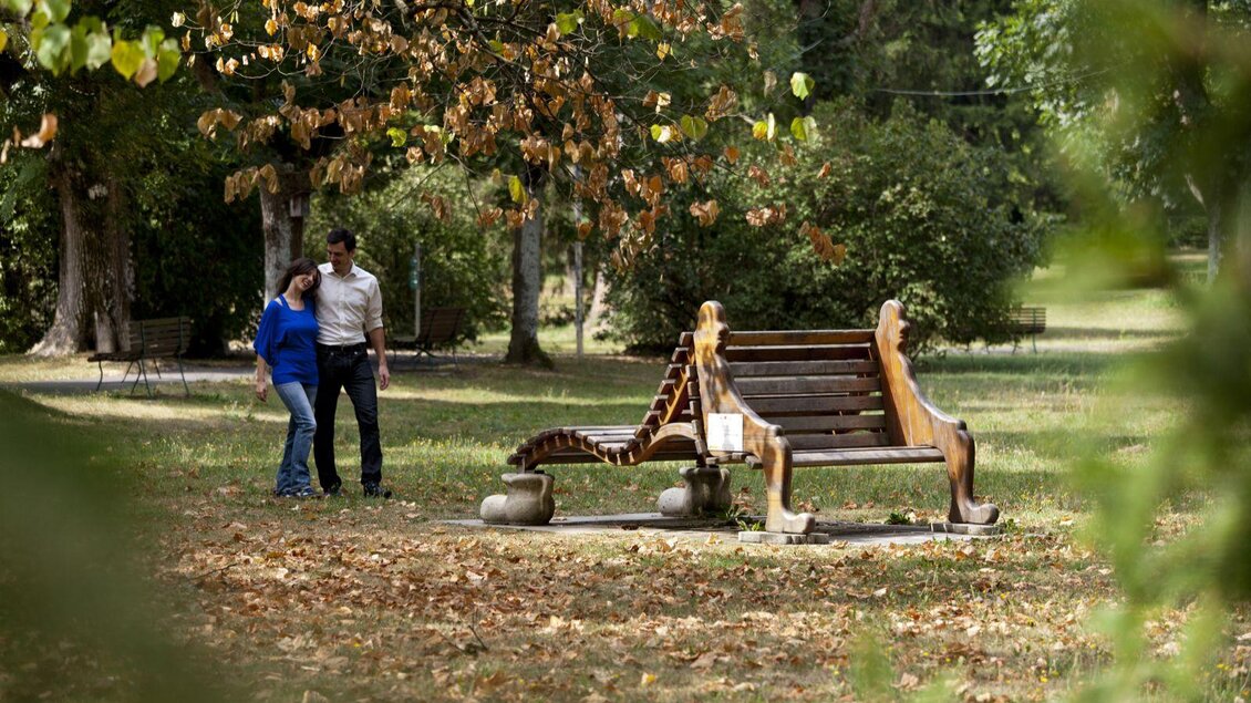 Doppelliege - Station des Wanderweges HerzSpur | © Thermen- & Vulkanland