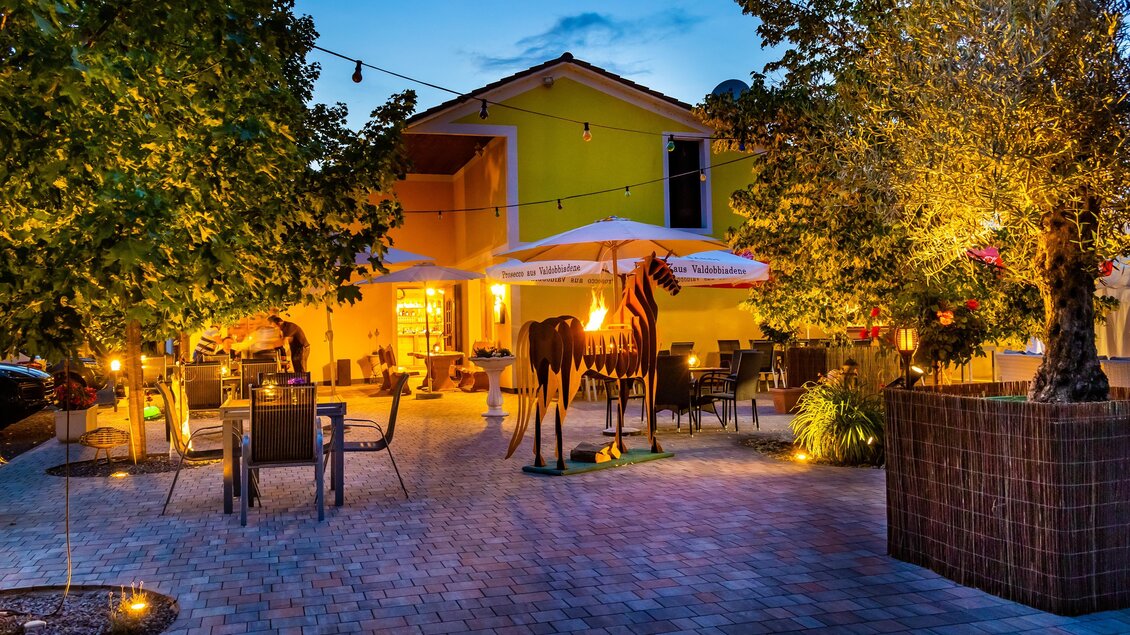 Terrasse beleuchtet | © Kutscherstüberl