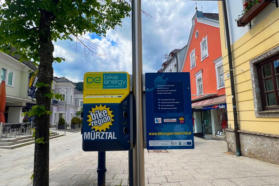 E-Bike Ladestation Stadtamt Mürzzuschlag - Impression #1 | © TV Hochsteiermark