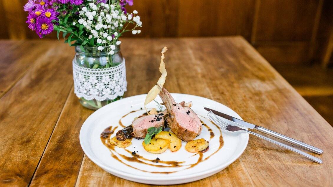 Zu sehen ist ein Hauptgericht vom Landgut Riegerbauer.  | © Tourismusverband Oststeiermark
