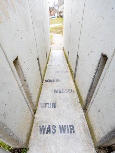 World in hands_Metal ball_Eastern Styria | © Tourismusverband Oststeiermark