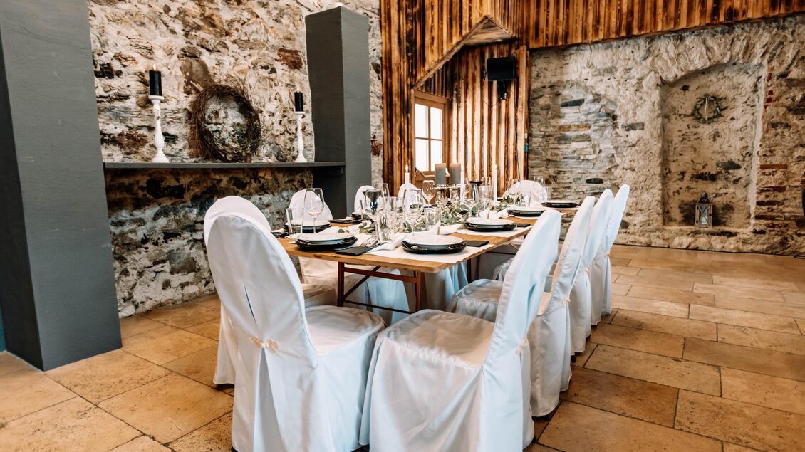 Tisch 2 | © Steinthron