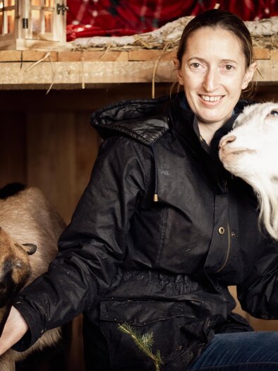 Marion mit ihren Ziegen | © Marions Ziegen