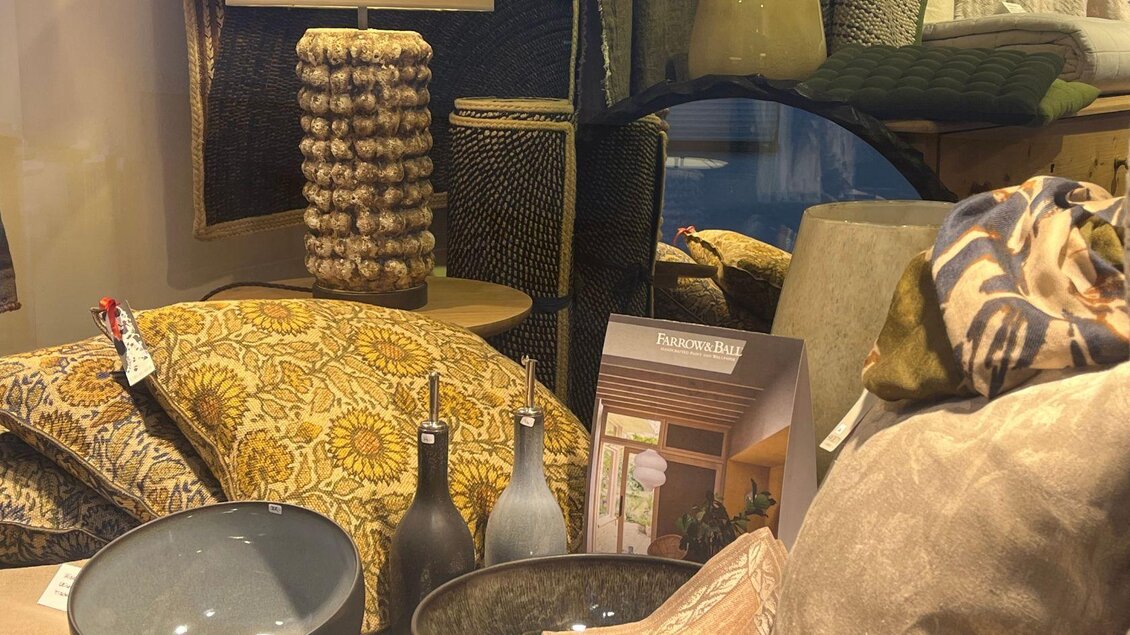 Michaela Eidlhuber Möbel Ausslage | © TVB Ausseerland - Salzkammergut_Nathalie Schröttenhamer