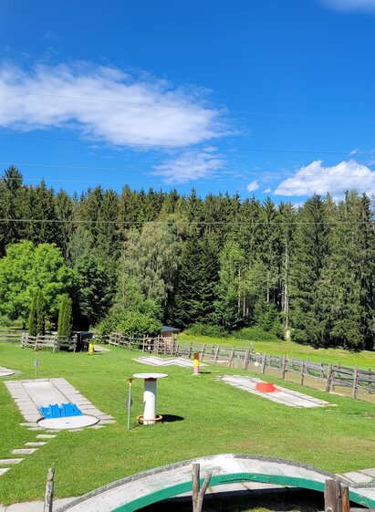 Chrizzlys Hütte_Minigolf_Oststeiermark | Sarah Schweiger | © Tourismusverband Oststeiermark