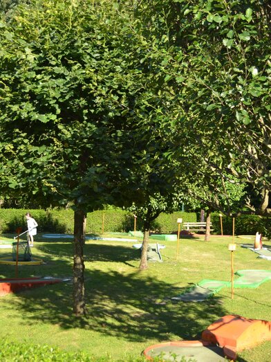 Minigolf beim Freizeitzentrum Römerhütte | © Freizeitzentrum Römerhütte | Michael Lechner | © Freizeitzentrum Römerhütte