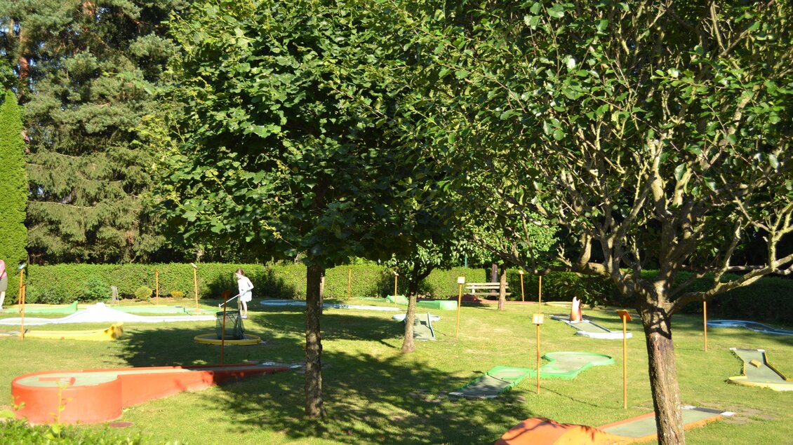 Minigolf beim Freizeitzentrum Römerhütte | © Freizeitzentrum Römerhütte
