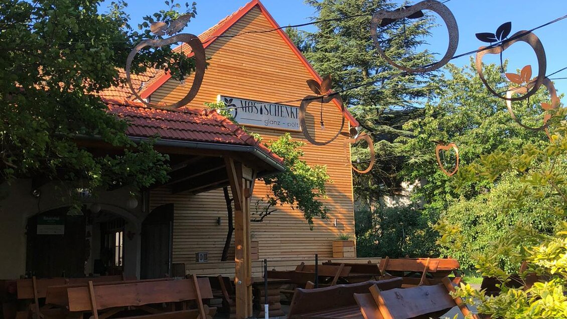 Sitzbereich im Freien | © Mostschenke Glanz-Pöltl
