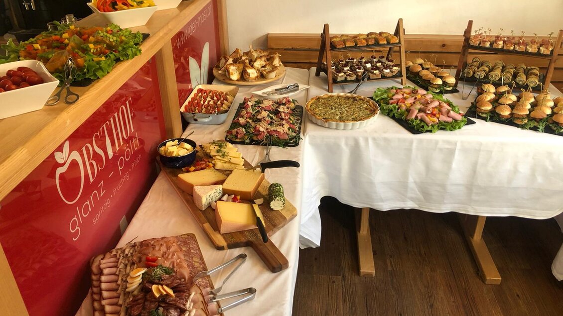 Buffet im Obsthof & Mostschenke Glanz-Pöltl | © Mostschenke Glanz-Pöltl