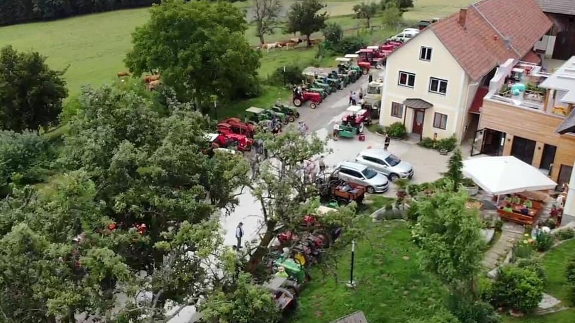 Zu sehen ist eine Luftaufnahme vom Mostwirtshaus Riebenbauer.  | © Mostwirtshaus Riebenbauer