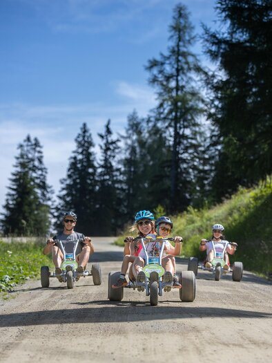 Die Rodelbahn wird im Sommer zur Go-Kart-Bahn | © Harald Steiner