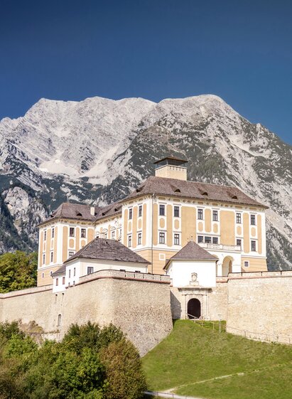 Schloss Trautenfels mit Grimming | Christoph HUBER | © Christoph Huber