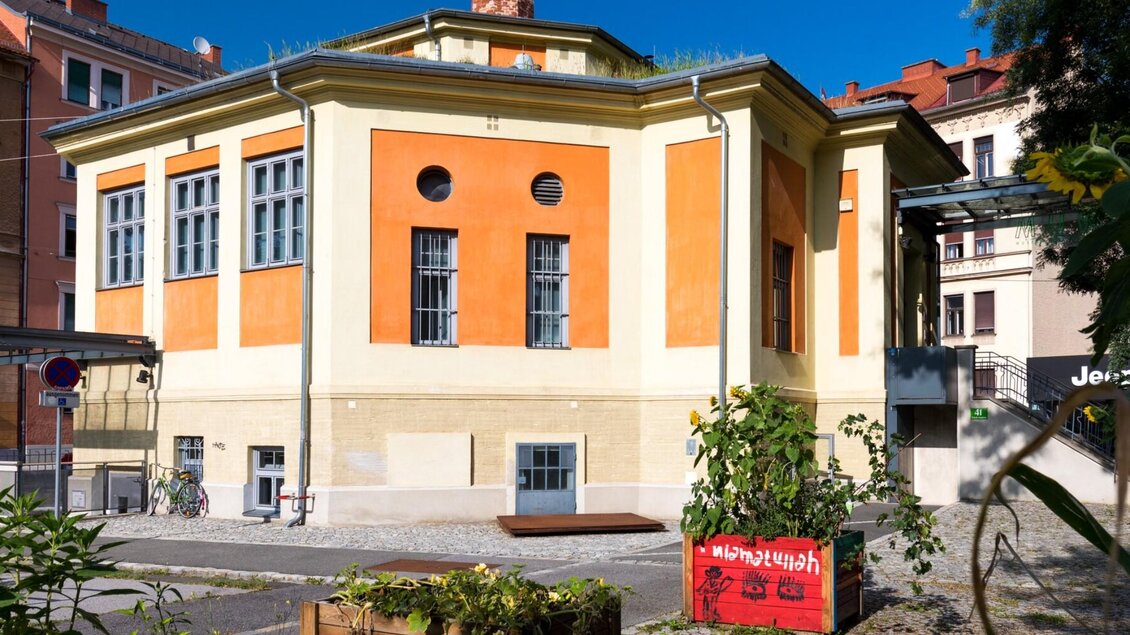 Außenansicht des Museums der Wahrnehmung (MUWA) in Graz bei Sonnenschein. | © Graz Tourismus-Harry Schiffer